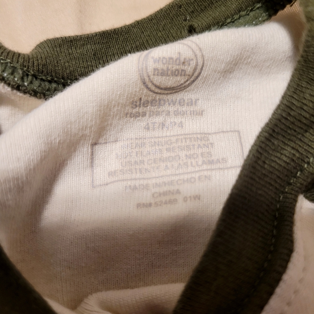 Boys size 4t pajama set